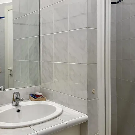 Beautiful In With Kitchenette Apartament