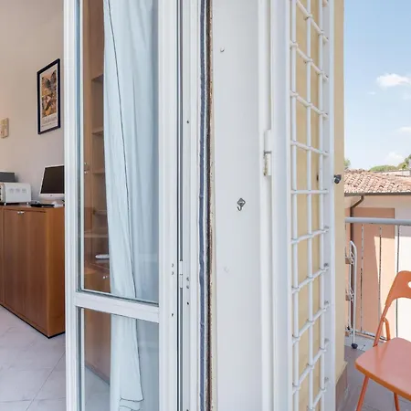 Beautiful In With Kitchenette Apartament